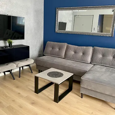 Navy Blue Z Tarasem Serock