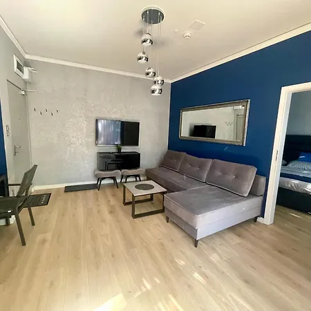 Navy Blue Z Tarasem セロツク