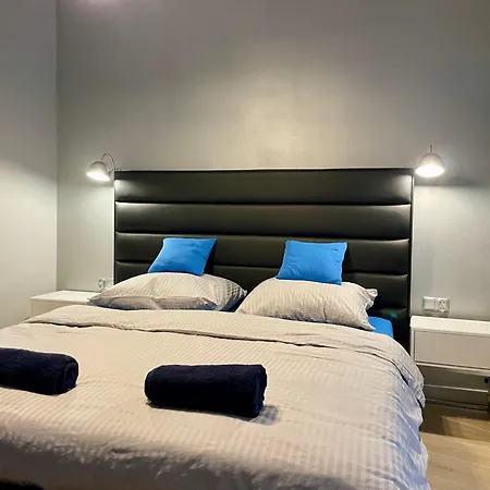 Apartment Navy Blue Z Tarasem