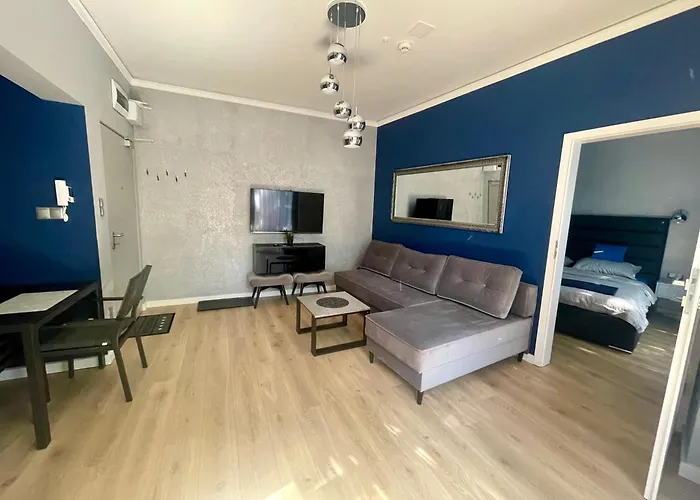 Navy Blue Z Tarasem Serock